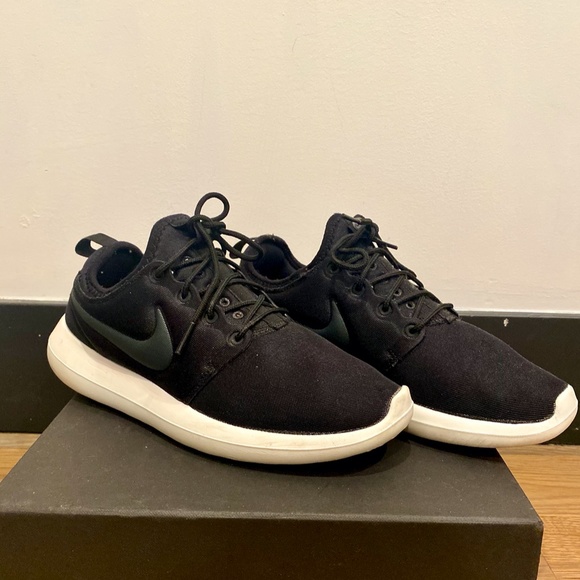 Nike Shoes - NIKE ROSHE TWO